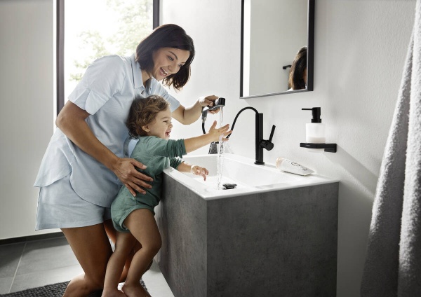 Hansgrohe Finoris Смеситель для раковины однорычажный 230 с вытяжным душем 2jet со сливным клапаном Push-Open черный матовый 76063670