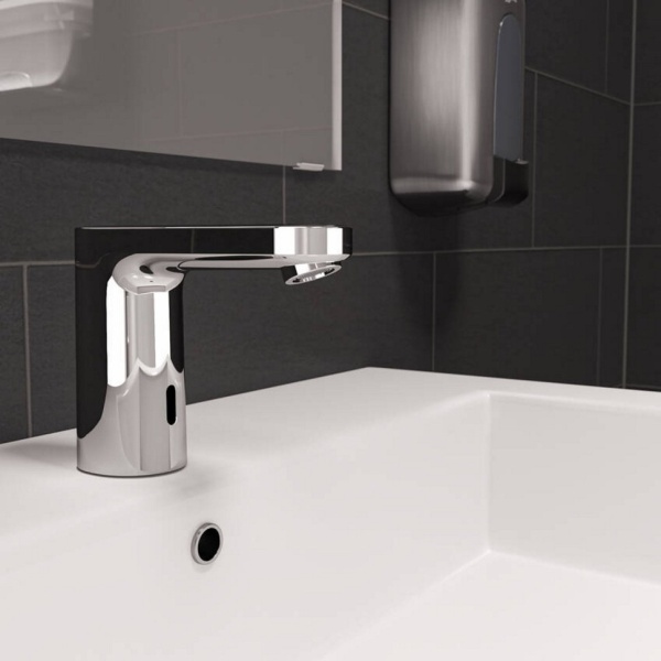 Сенсорный смеситель для раковины, питание от батареи Hansgrohe Vernis Blend 71502000 хром